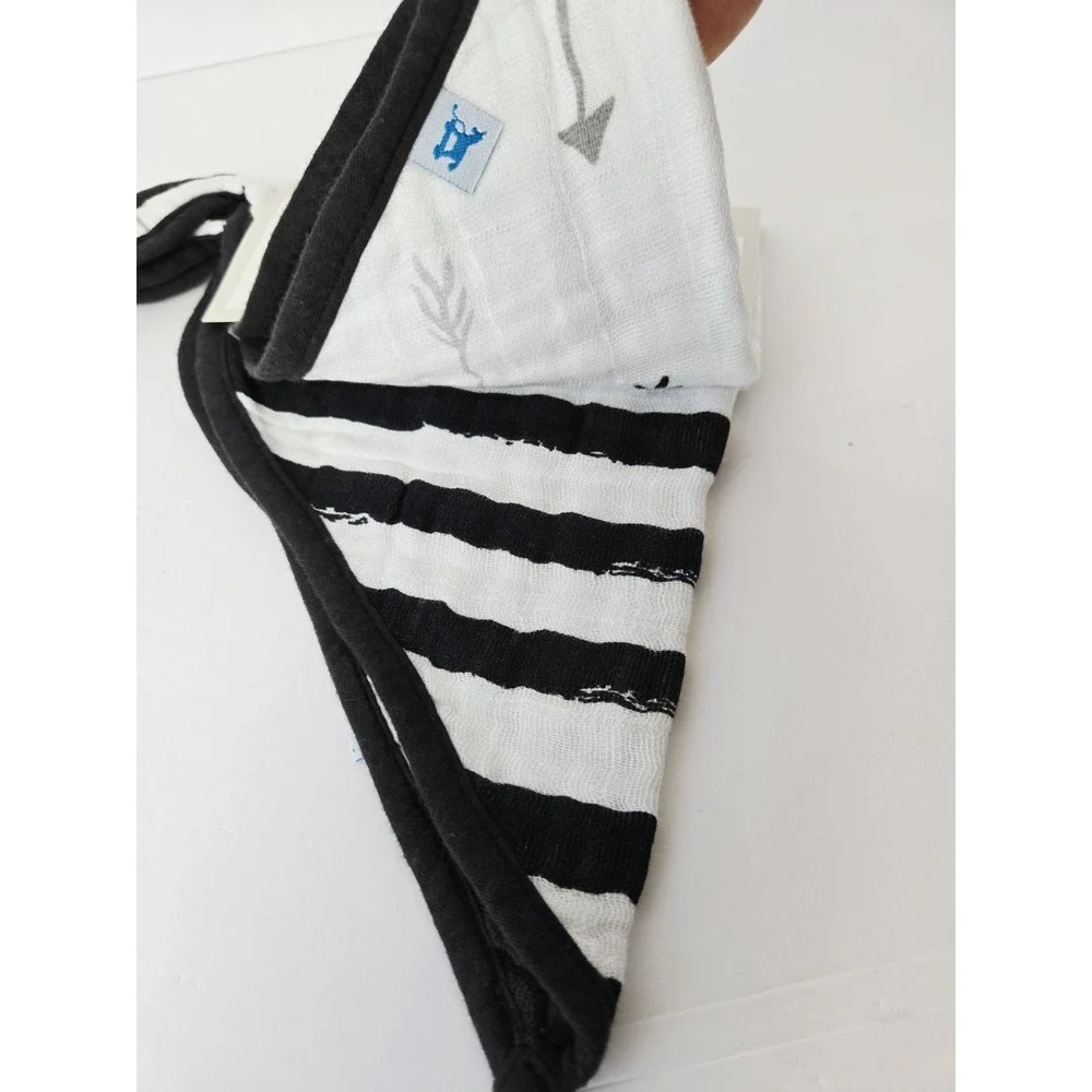Little Unicorn Cotton Muslin‎ Bandana Bib Black White arrow Pattern NEW 2 pack